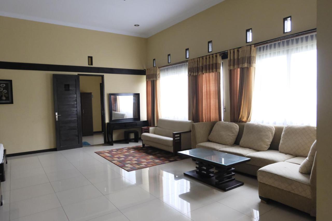 Aldeoz Villa Ciater Sarireja Esterno foto