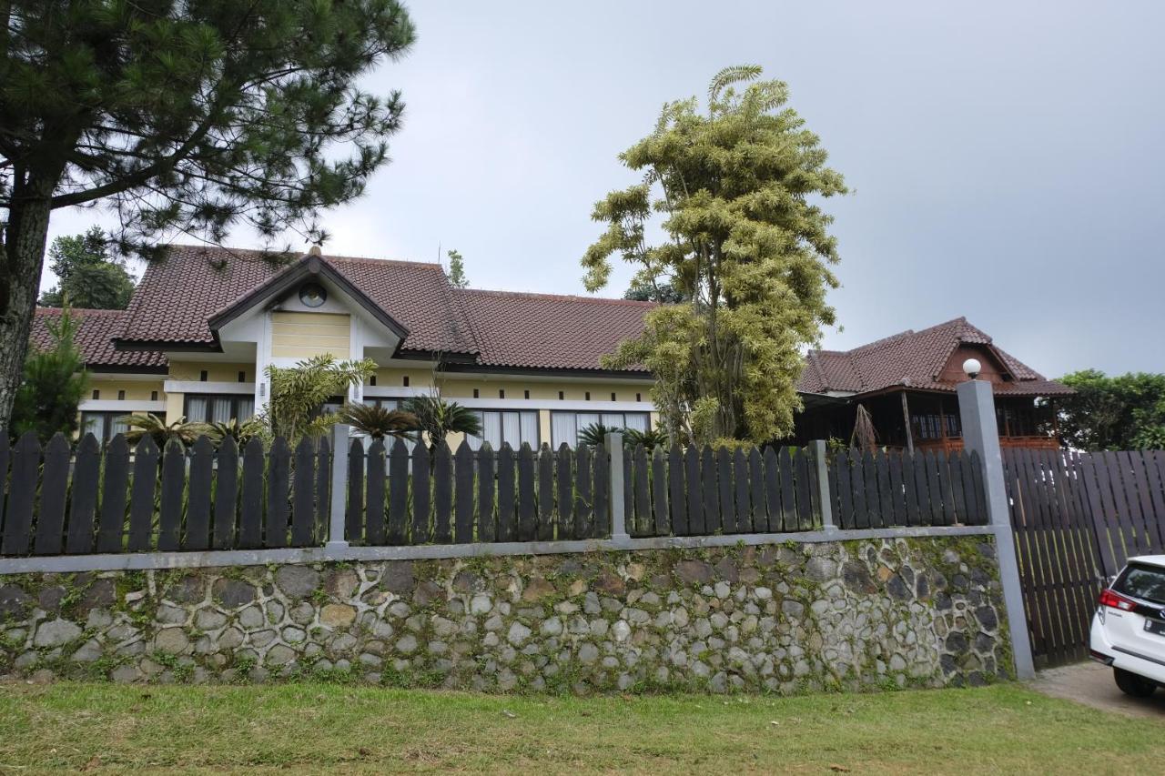 Aldeoz Villa Ciater Sarireja Esterno foto